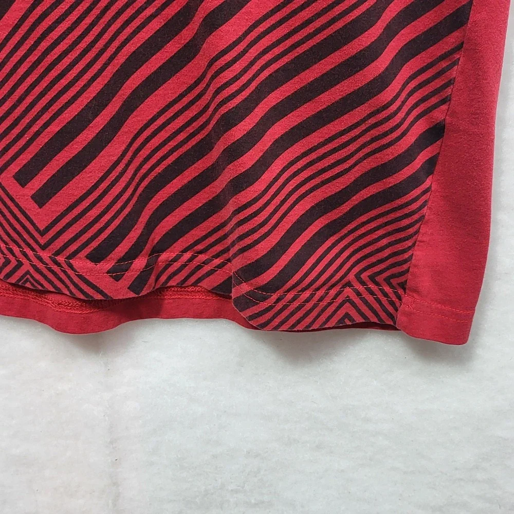 Jordan Mens Red Black Geometric Maze Graphic Pocket T-Shirt Size Large Jumpman